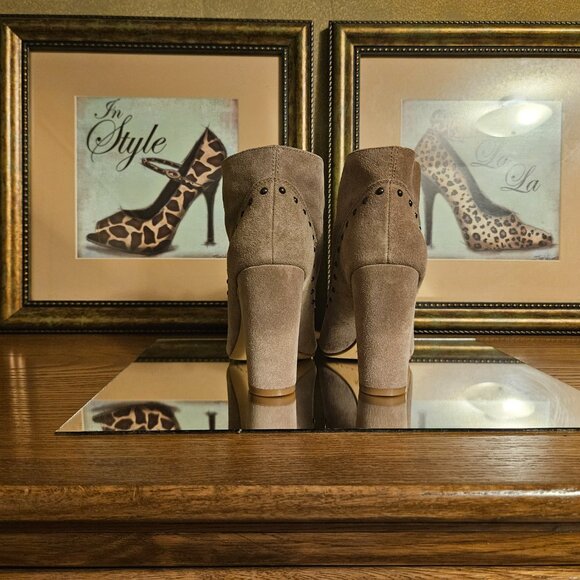 🤠 Vince Camuto Corianne Studded Peep Toe Booties – Size 6M - Picture 3 of 7